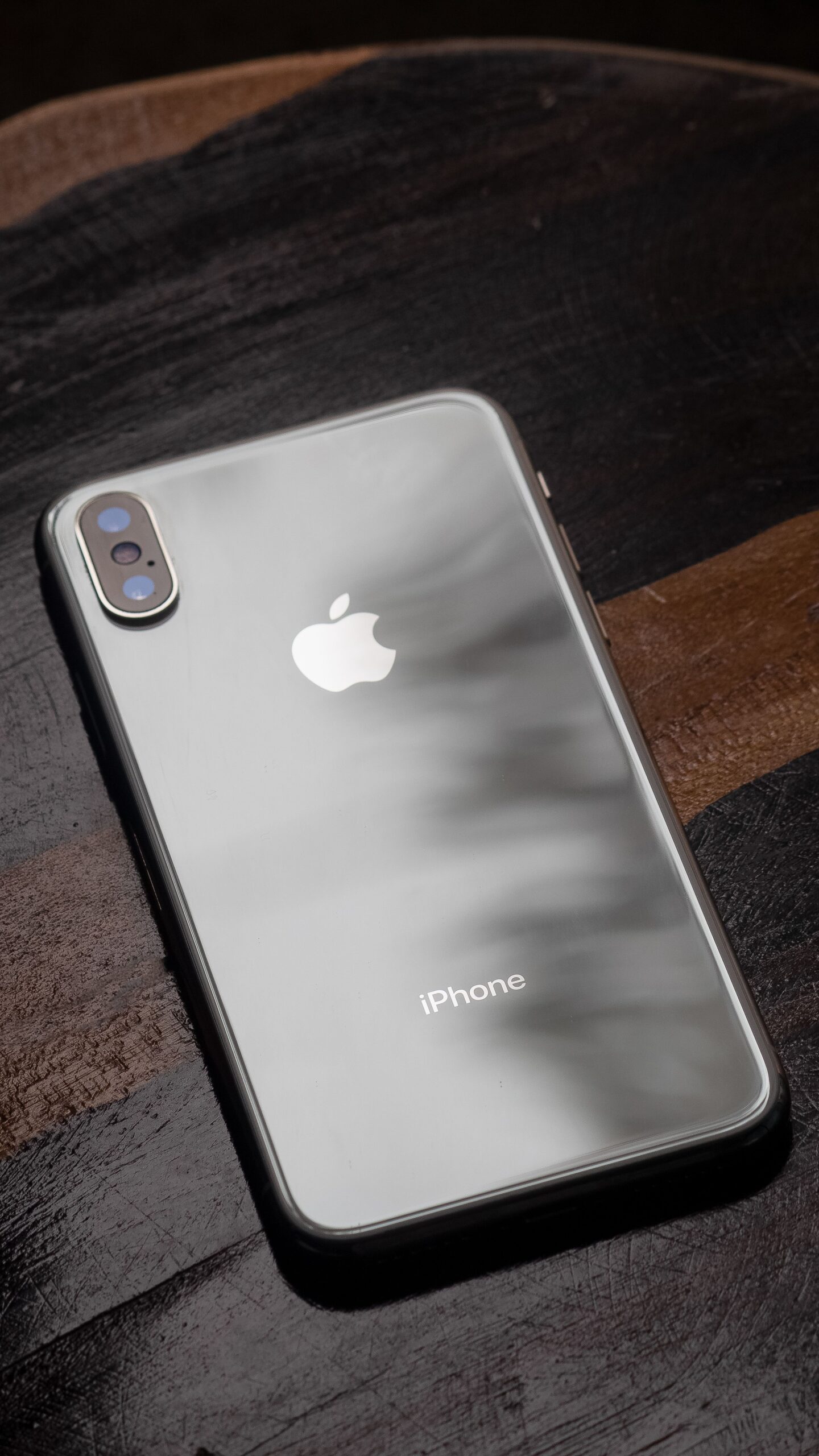 Apple all-glass iPhone