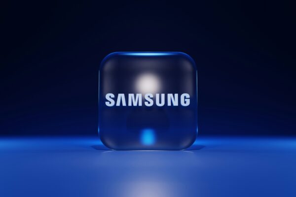 Samsung foldable iPhone challenge
