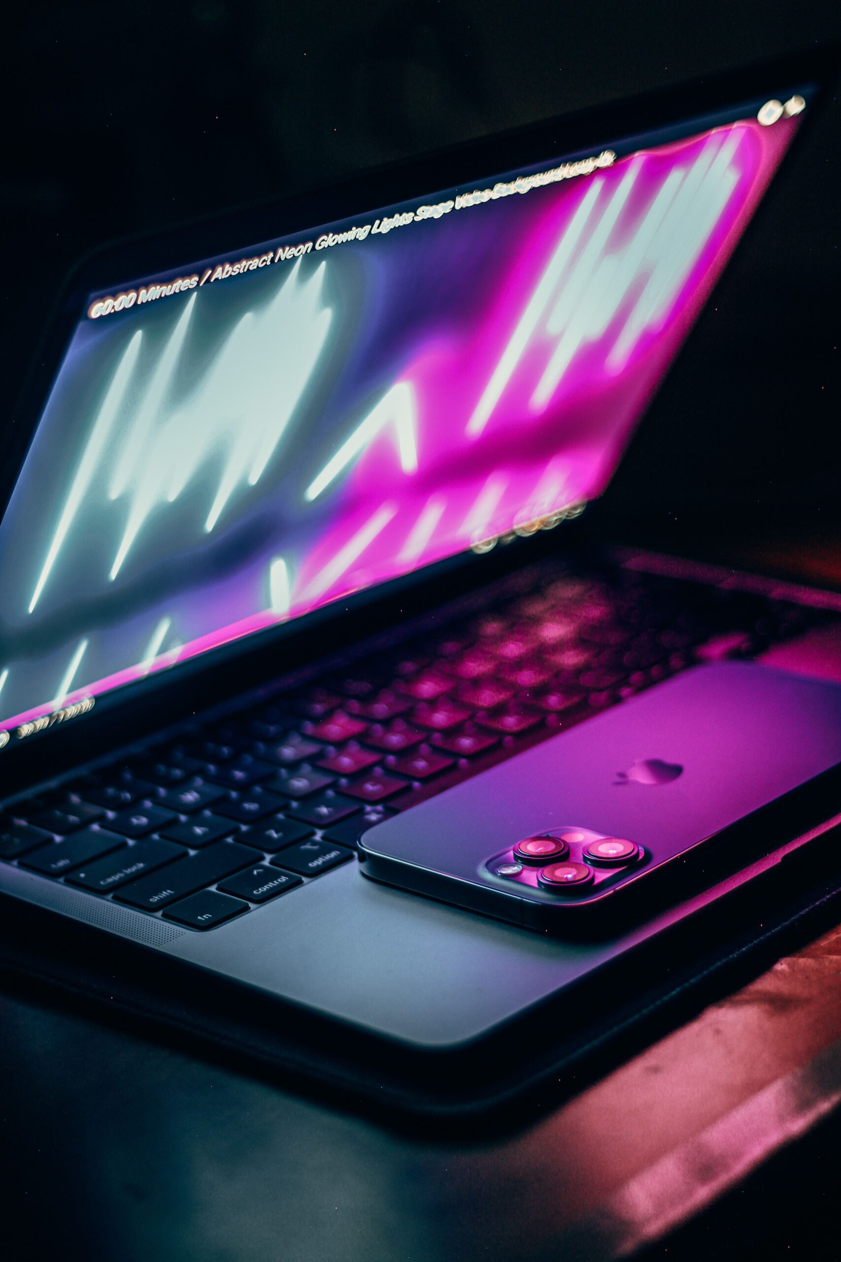 Apple OLED MacBook Launch