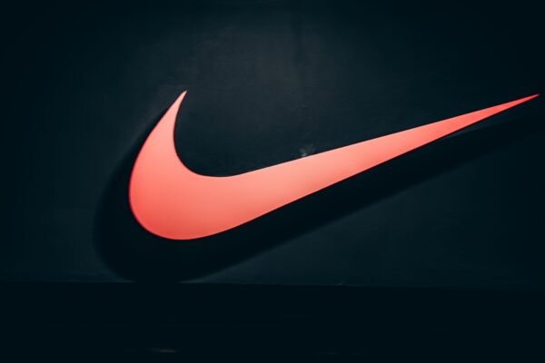 Nike shares weak outlook
